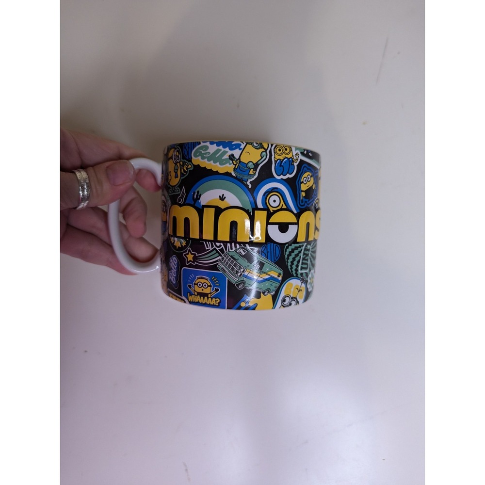 Univeral studios minions Despicable me Minion mayhem coffee mug